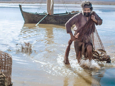 Sometimes the net with the fish enclosed is towed into shallow water before drawing. This method may have been used by the disciples in some Bible narratives (Matthew 4:18 Mark 1:16 Luke 5:2-10 John 21:3-11). – Slide 19